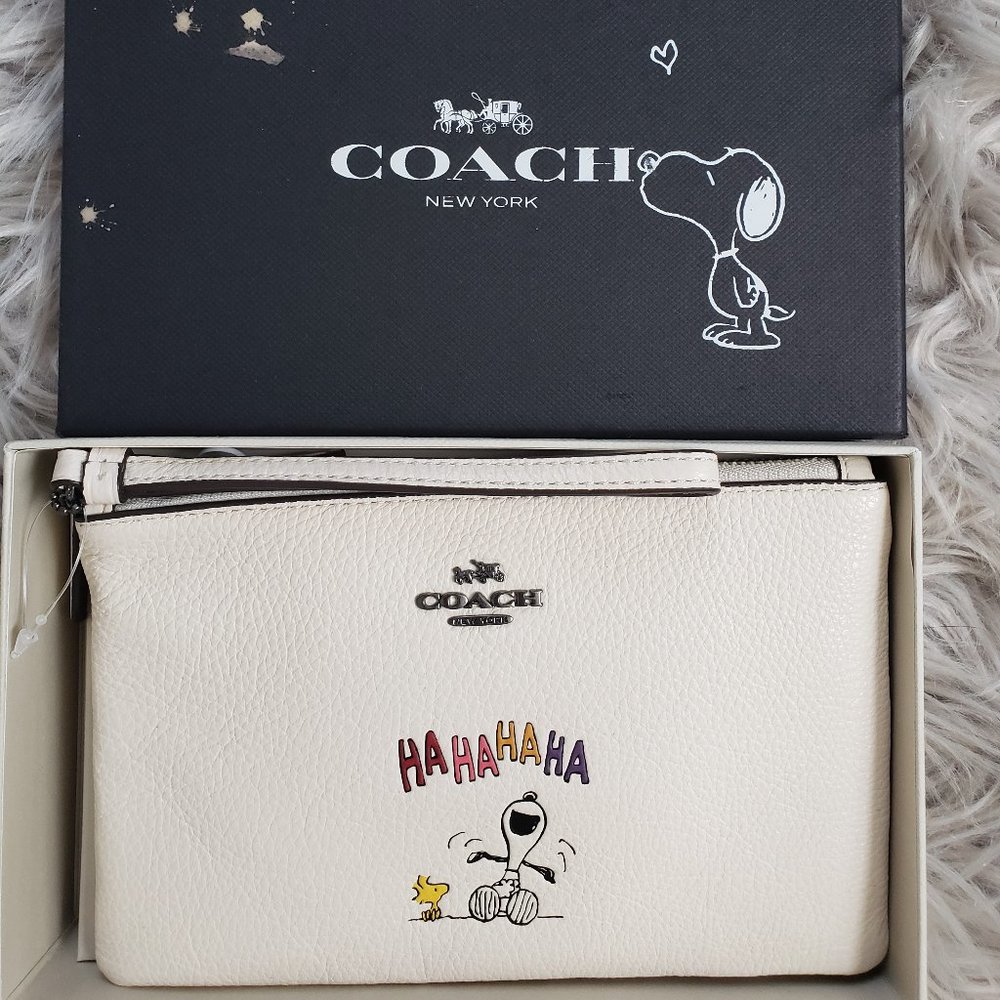 COACH Peanuts' Snoopy Boxed Wristlet